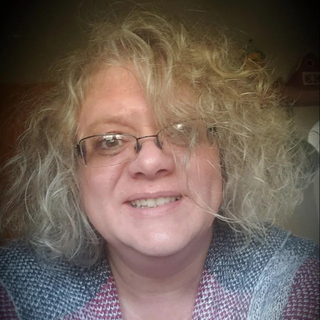 Lisa R Malone
